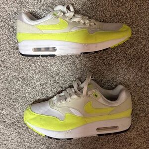 Nike Women’s Air Max 1